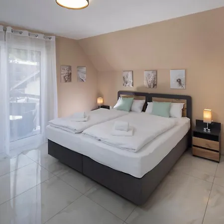 Blue Sky Flat, Apartment, 73qm, Bis 6 Personen, Neubau Sued-balkon Mit Lounge-moebeln, Schwarzwald-plus Inkl 80 Gratis-attraktionen Taeglich Lejlighed Baiersbronn