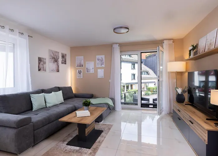 Blue Sky Flat, Apartment, 73qm, Bis 6 Personen, Neubau Sued-balkon Mit Lounge-moebeln, Schwarzwald-plus Inkl 80 Gratis-attraktionen Taeglich * Байрсброн